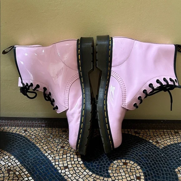 Dr Martins 1460 Women’s Ice Pale Pink Patent Leather 8-Eye Lace Up Boots Size 10 - Picture 7 of 16